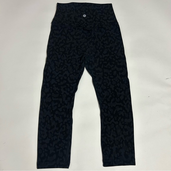 Lululemon Cheetah Print Black Leggings Size 4 High Rise Cropped - Picture 1 of 6